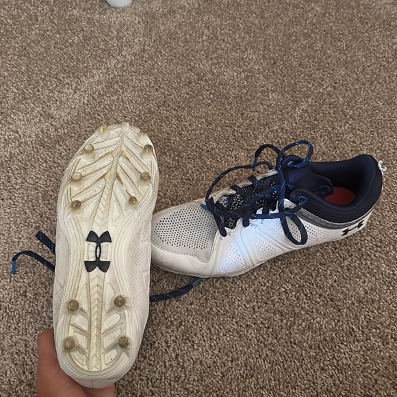 Under Armour lacrosse cleat - Picture 2 of 3